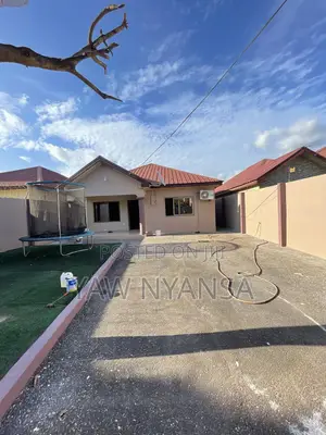 3bdrm Duplex in Bn Properties, Ashomang Estate for rent