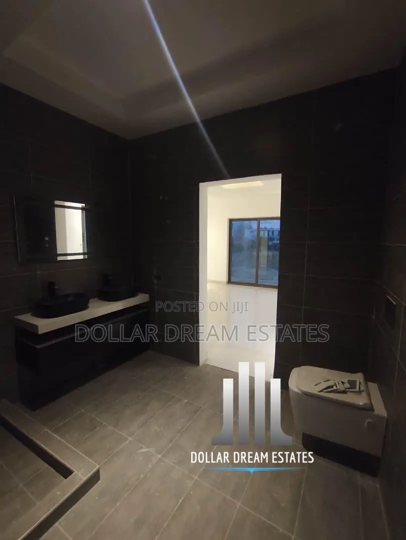 5bdrm House in East Legon for sale