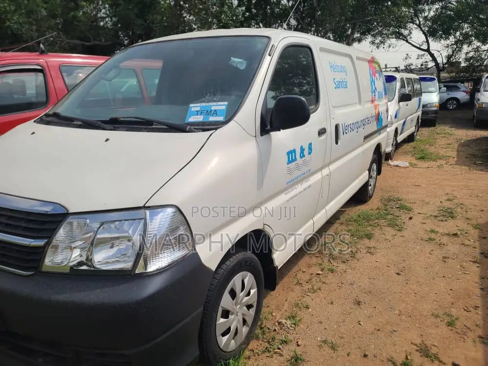 Toyota HiAce 2013 White