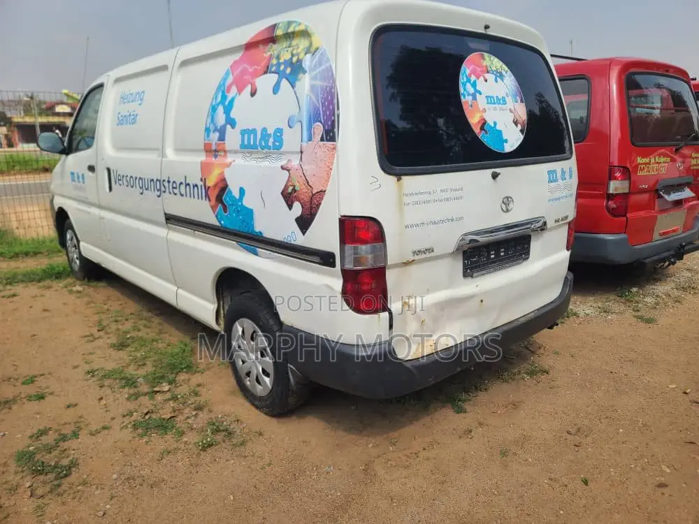 Toyota HiAce 2013 White