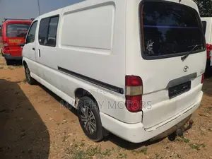 Toyota HiAce 2013 White