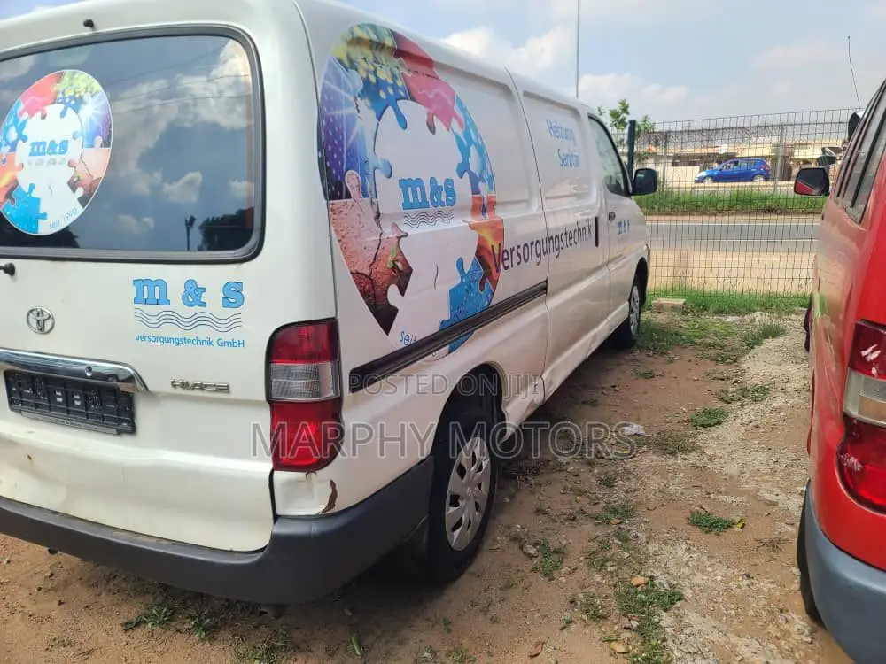 Toyota HiAce 2013 White