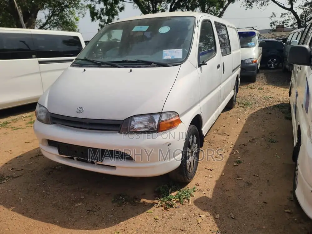 Toyota HiAce 2013 White
