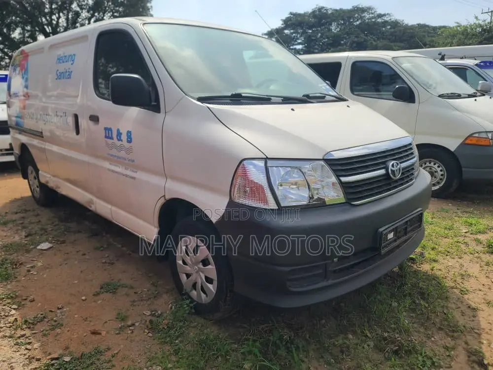 Toyota HiAce 2013 White