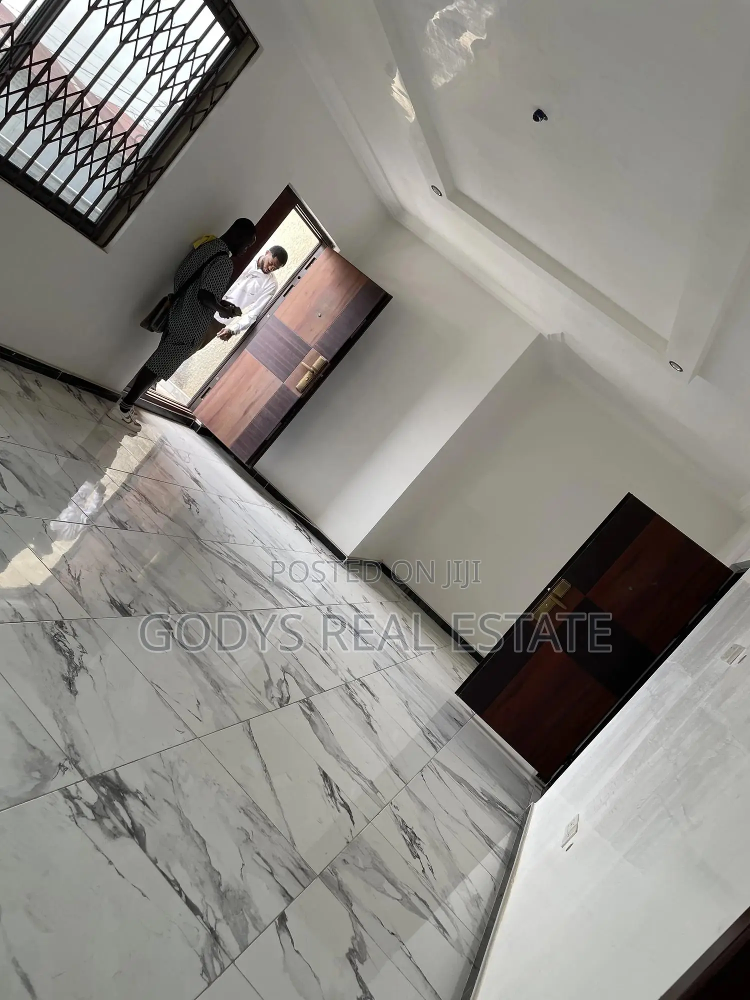 4bdrm Maisonette in Godys, Oyarifa for sale
