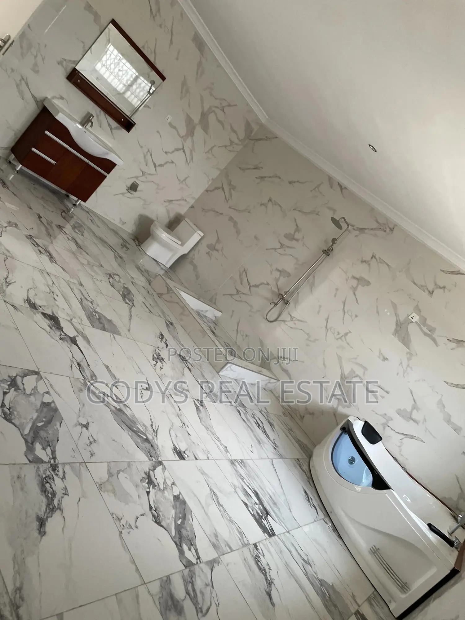 4bdrm Maisonette in Godys, Oyarifa for sale