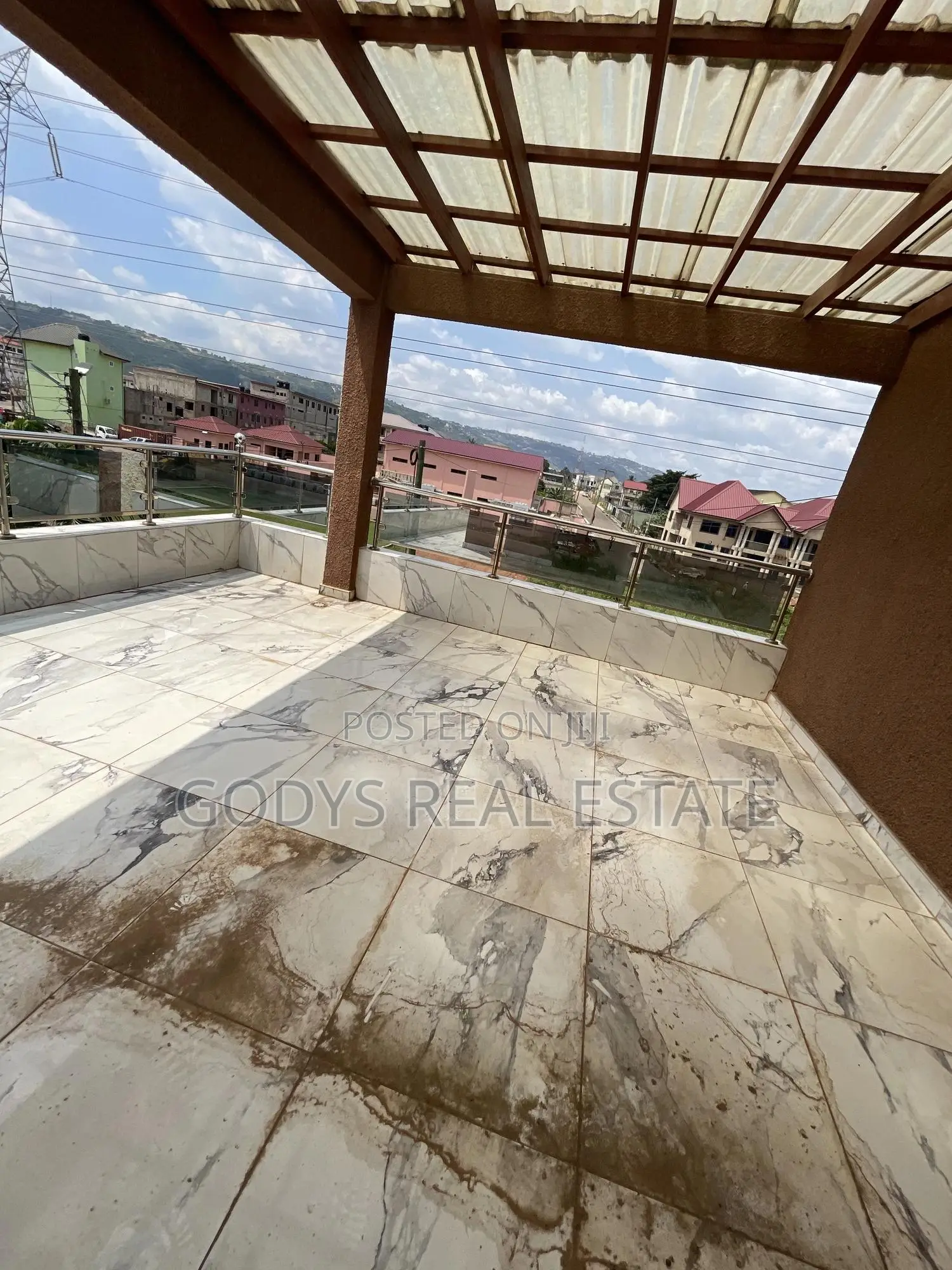 4bdrm Maisonette in Godys, Oyarifa for sale