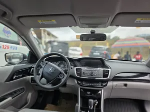 Honda Accord LX 4dr Sedan FWD (2.4L 4cyl 2A) 2017 Silver