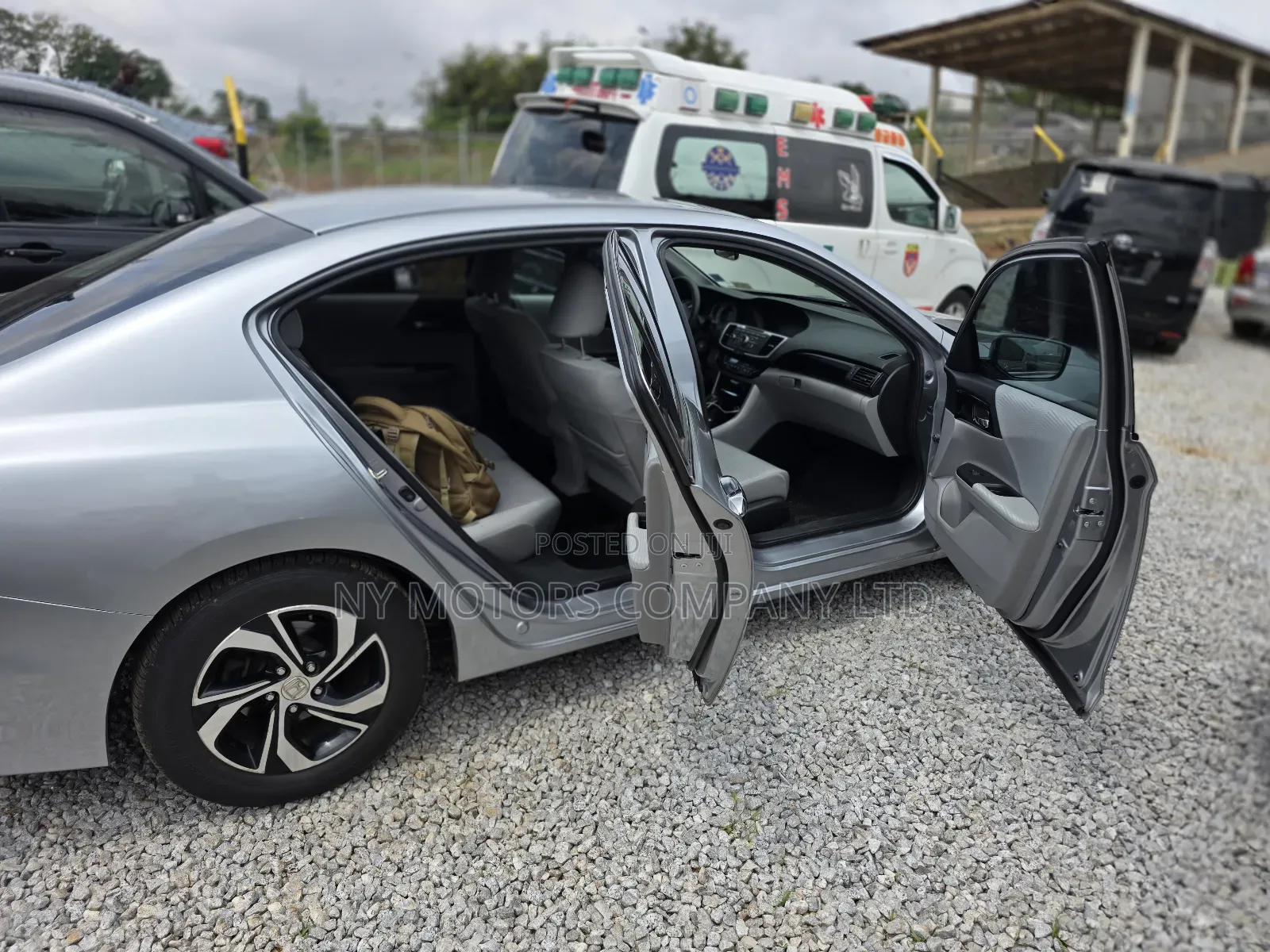 Honda Accord LX 4dr Sedan FWD (2.4L 4cyl 2A) 2017 Silver