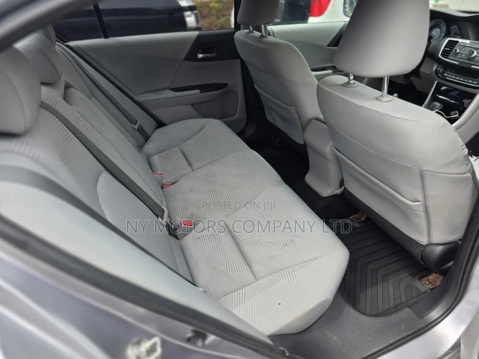 Honda Accord LX 4dr Sedan FWD (2.4L 4cyl 2A) 2017 Silver