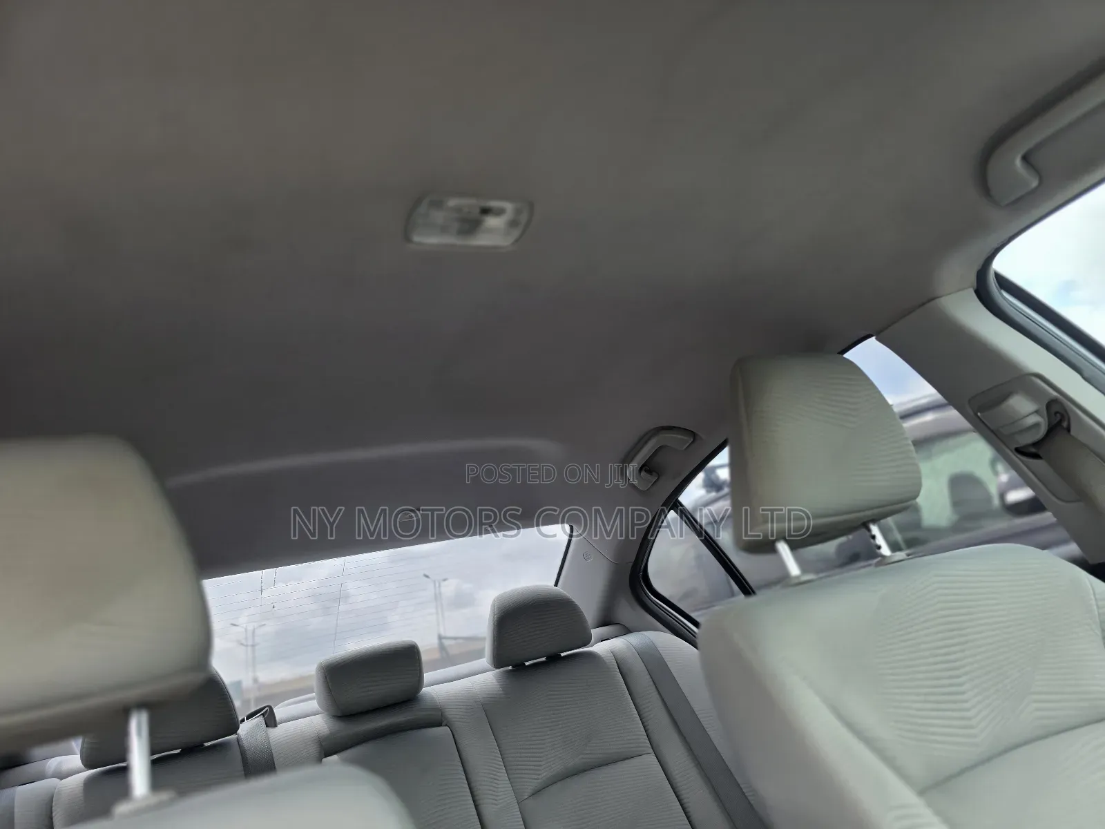 Honda Accord LX 4dr Sedan FWD (2.4L 4cyl 2A) 2017 Silver