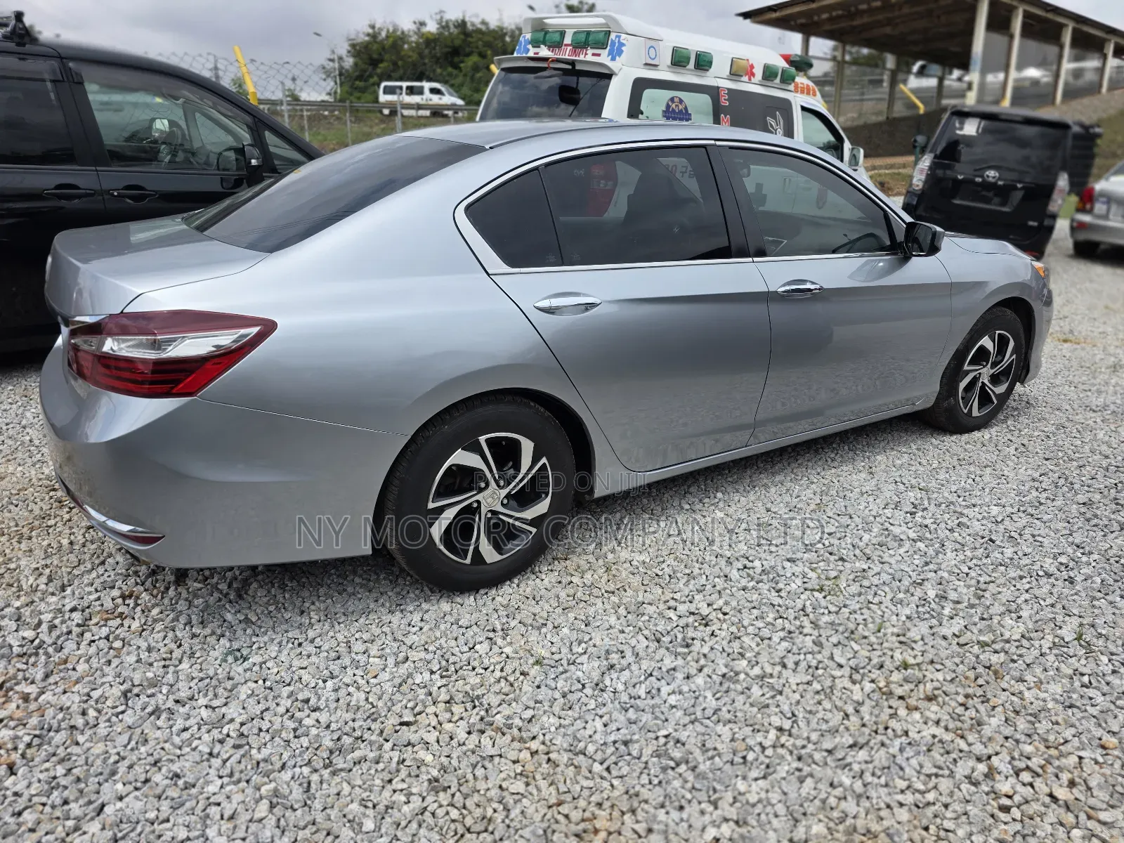 Honda Accord LX 4dr Sedan FWD (2.4L 4cyl 2A) 2017 Silver