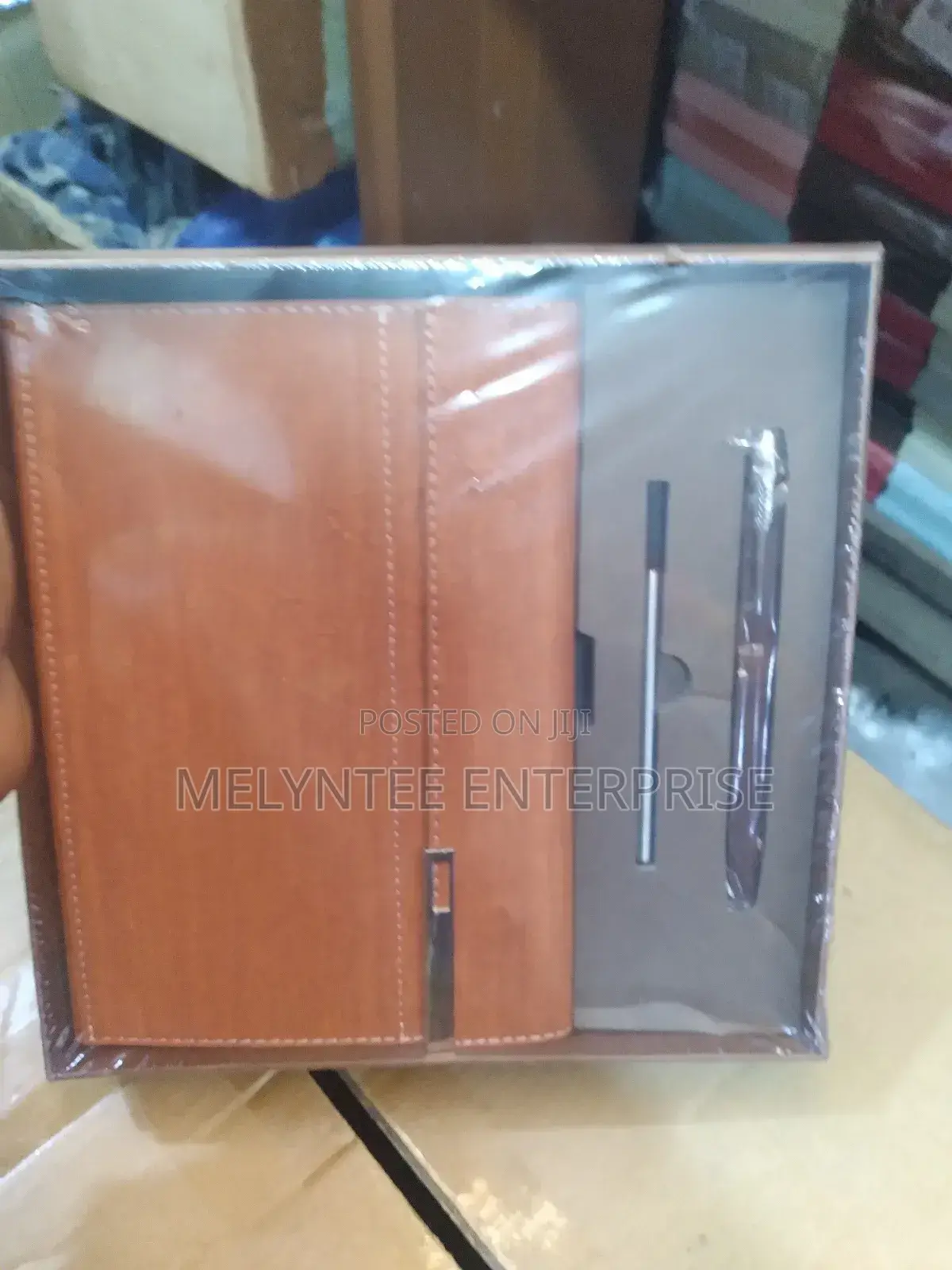 Cooperate Gift Set With Dairy,Pen and Refill Ink, Can Be Customized.