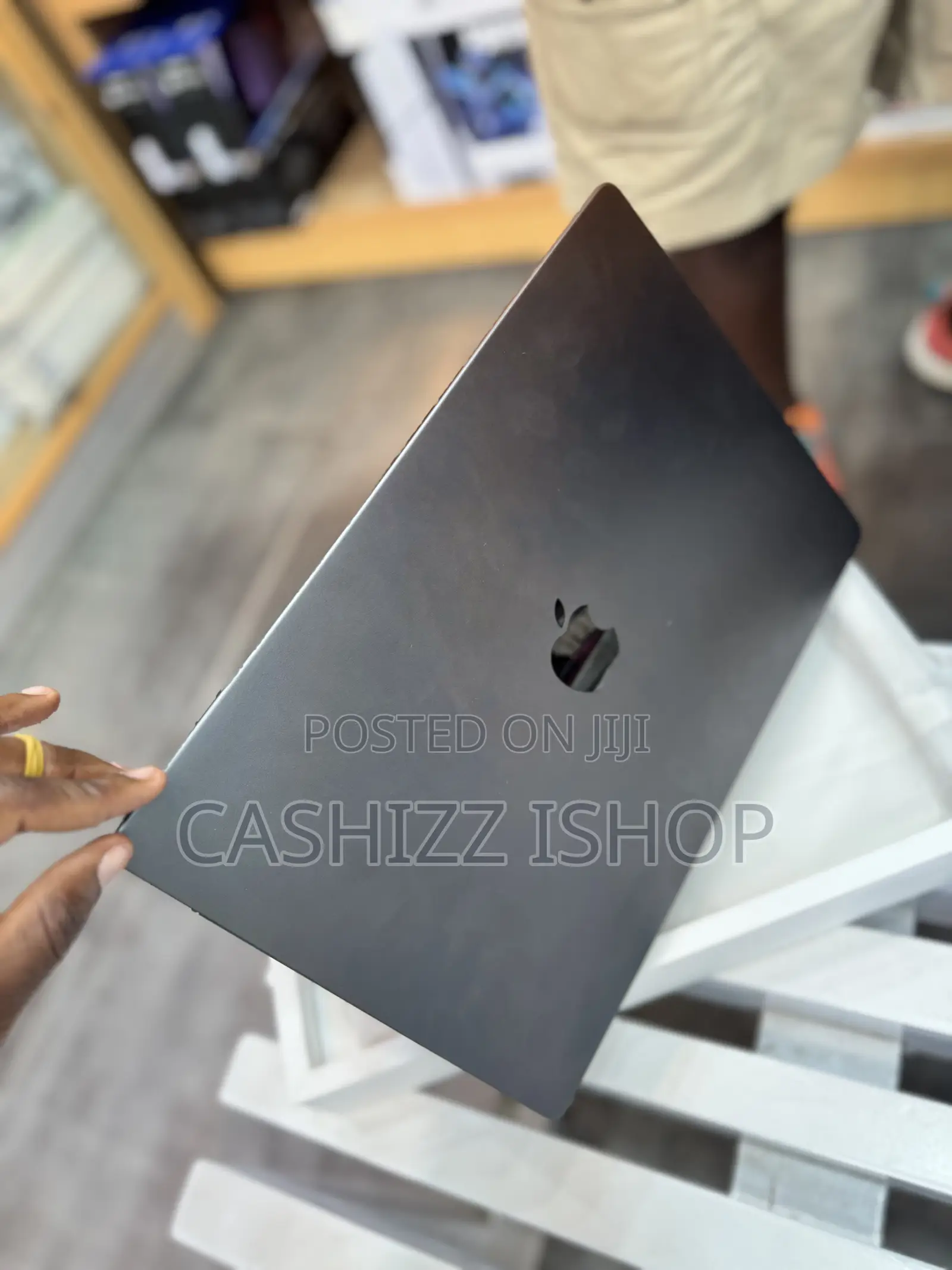 Laptop Apple MacBook Pro 2023 M3 Pro 16-Inch 18GB Apple M3 SSD 512GB