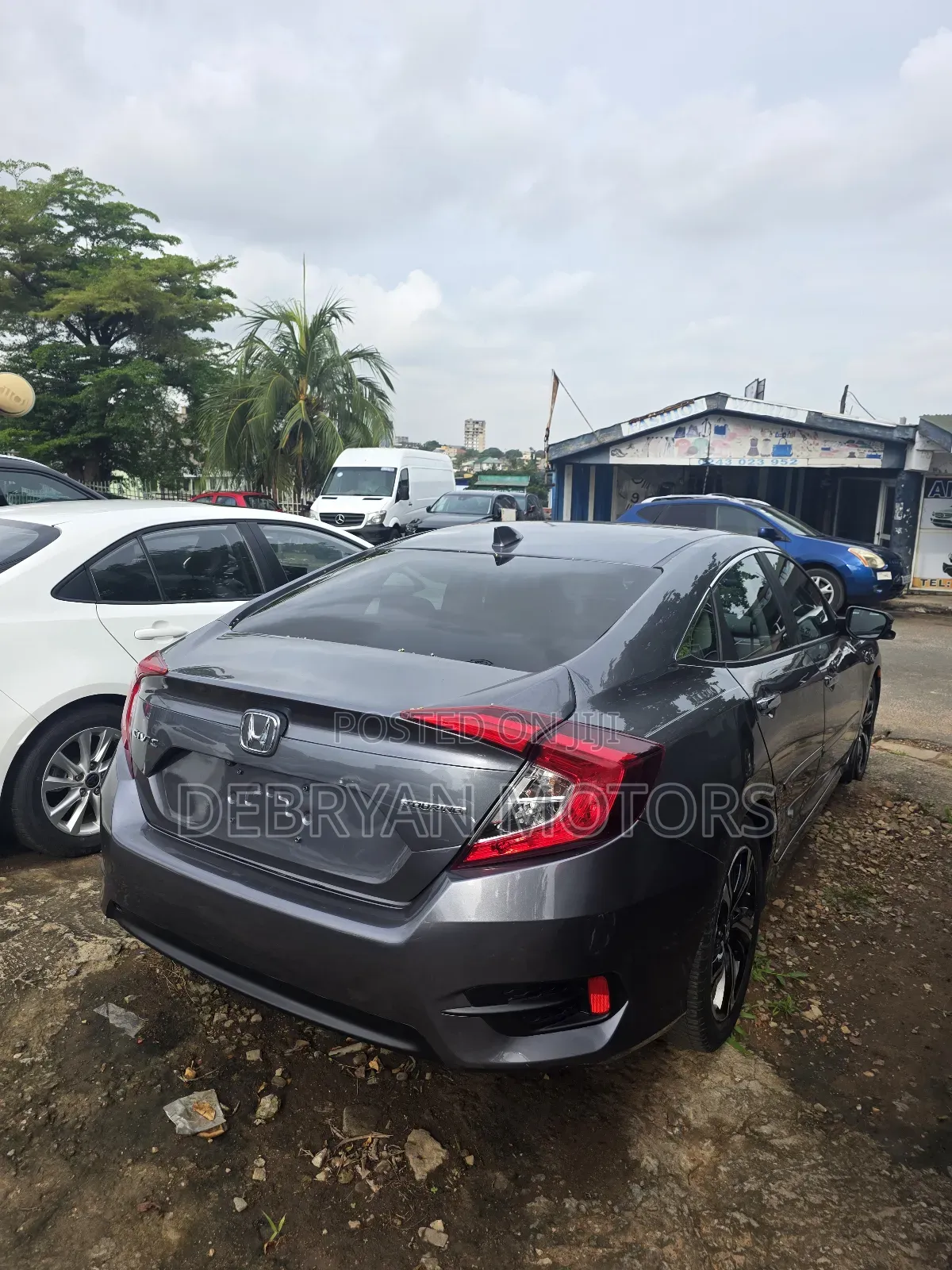Honda Civic Touring 4dr Sedan (1.5L 4cyl) 2017 Gray