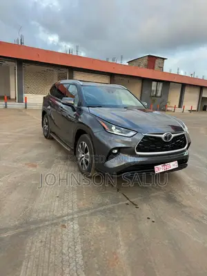 Toyota Highlander XLE 2022 Gray