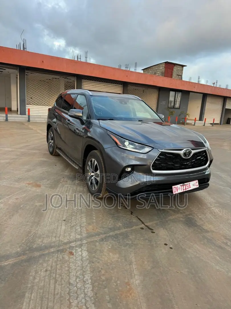 Toyota Highlander XLE 2022 Gray