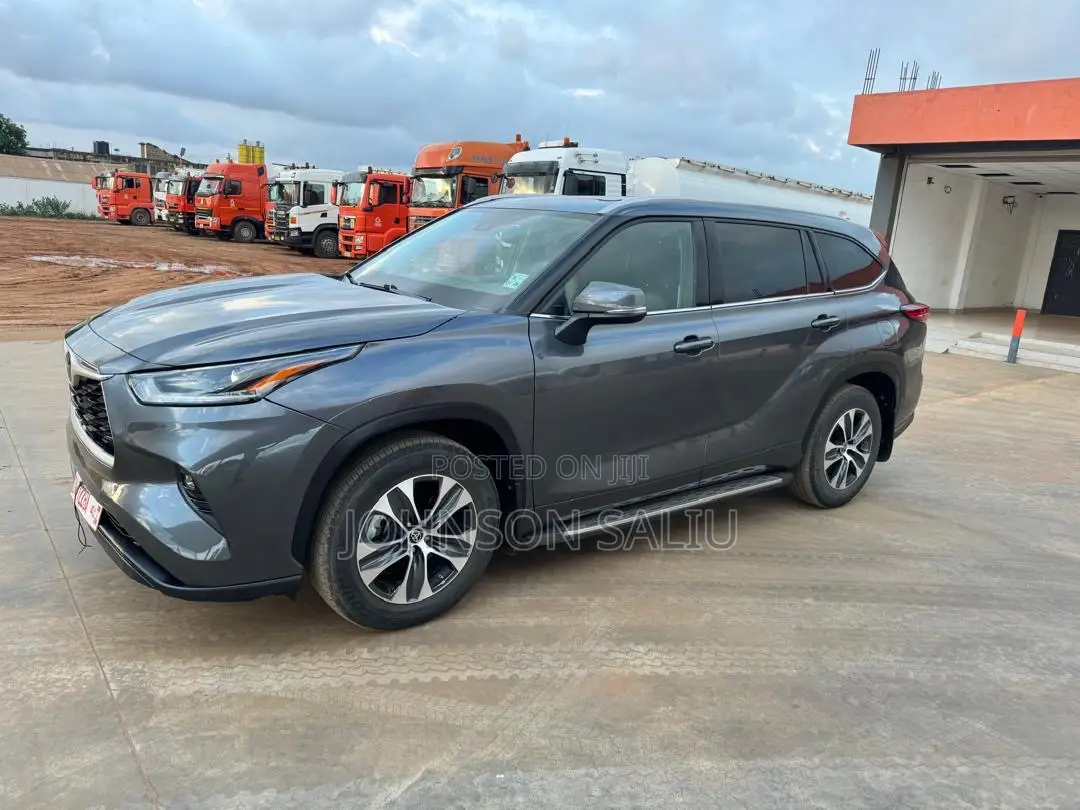 Toyota Highlander XLE 2022 Gray