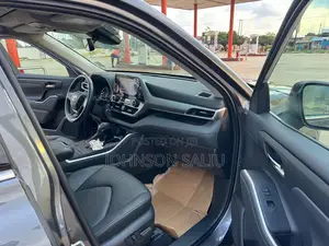 Toyota Highlander XLE 2022 Gray