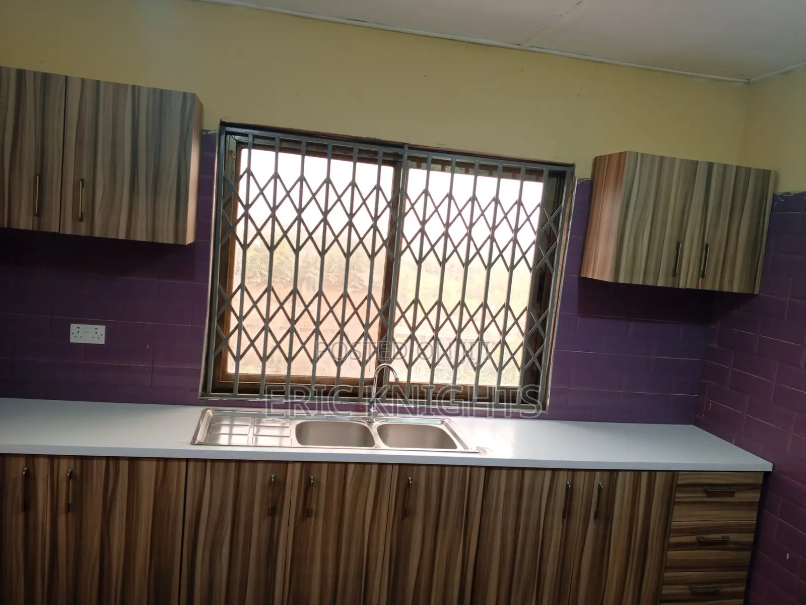 2bdrm Apartment in Salisbury Courts, School Junction for rent