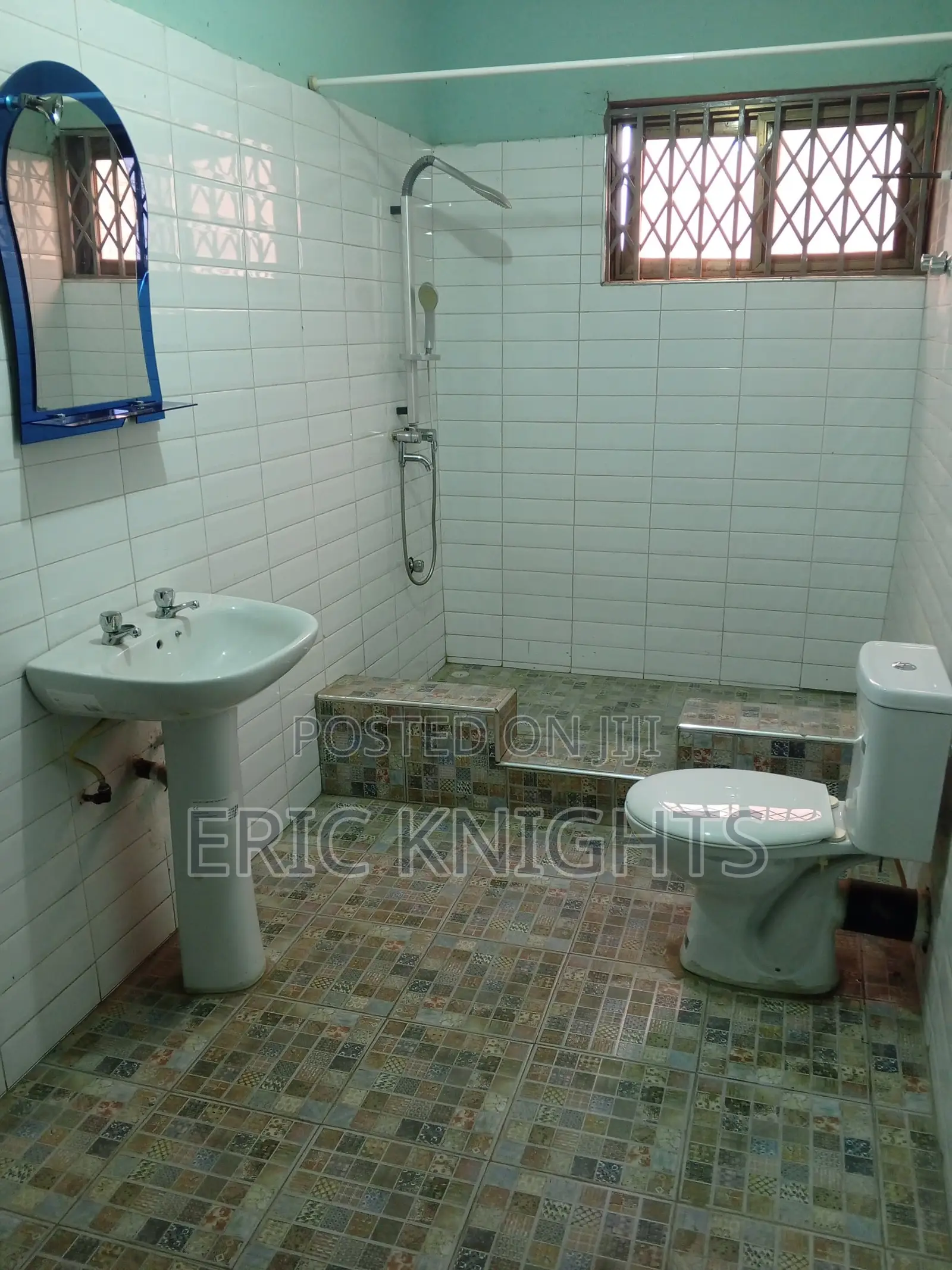2bdrm Apartment in Salisbury Courts, School Junction for rent