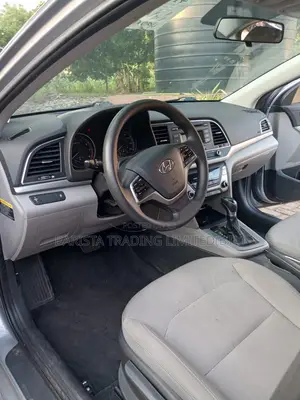 Hyundai Elantra SE Sedan FWD (2.0L 4cyl 6M) 2017 Silver