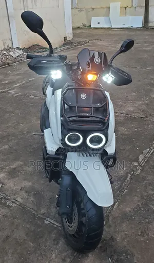 Yamaha Majesty 2024 White