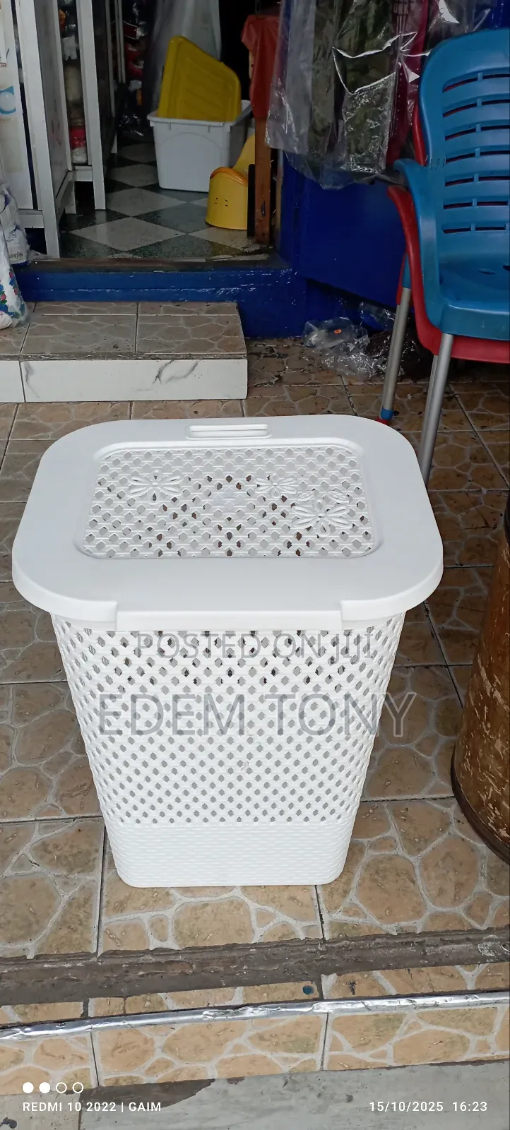 White Plastic Laundry Basket With a Lid