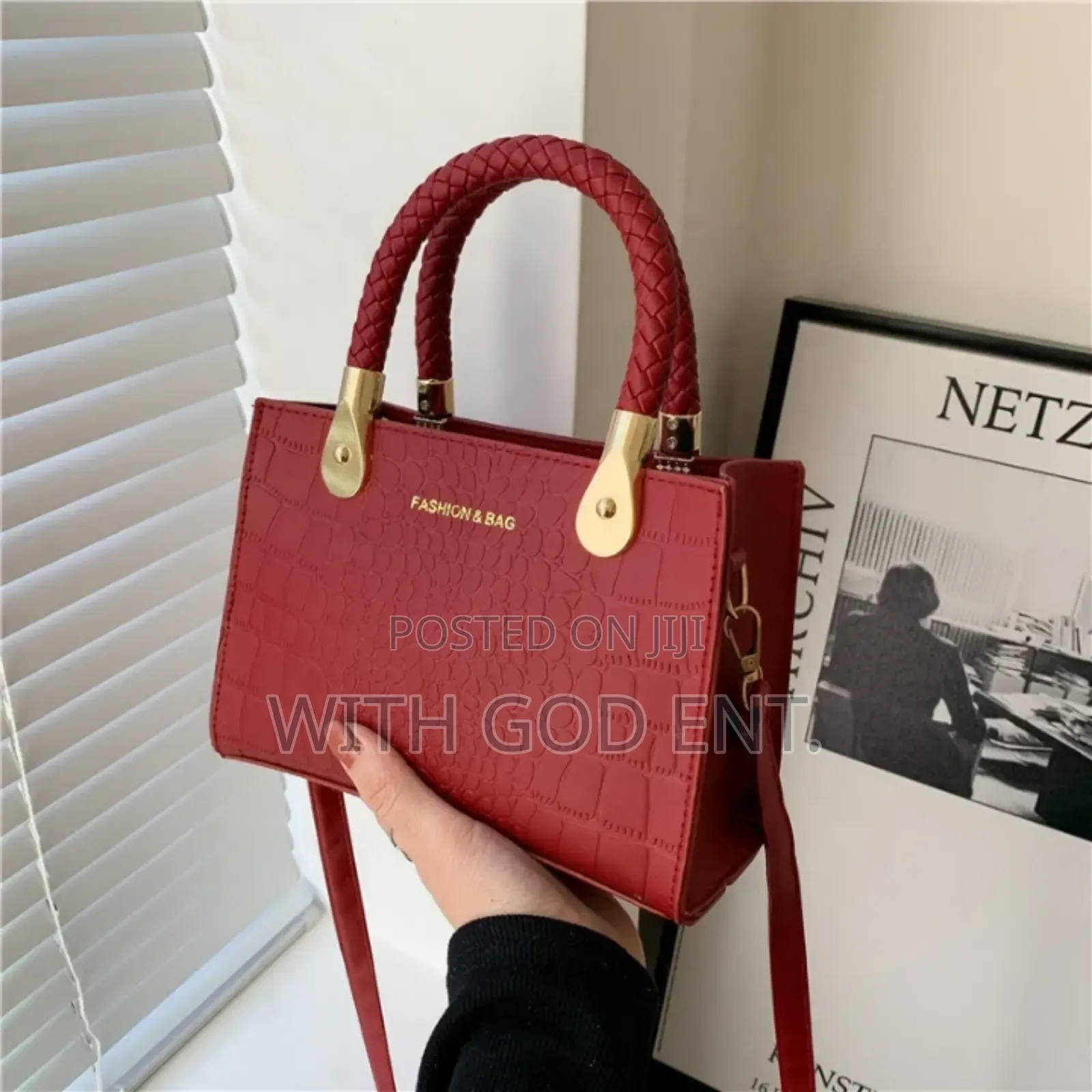 Stylish Mini Ladies Handbag – Compact Classy