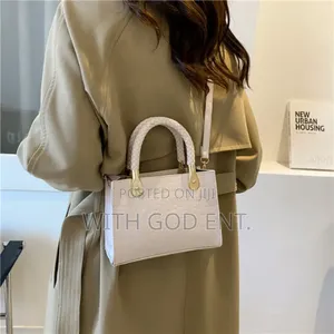 Stylish Mini Ladies Handbag – Compact Classy