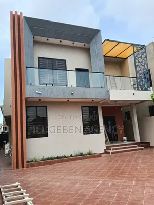 4bdrm Duplex in Oyarifa for sale