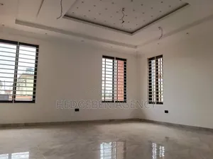 4bdrm Duplex in Oyarifa for sale