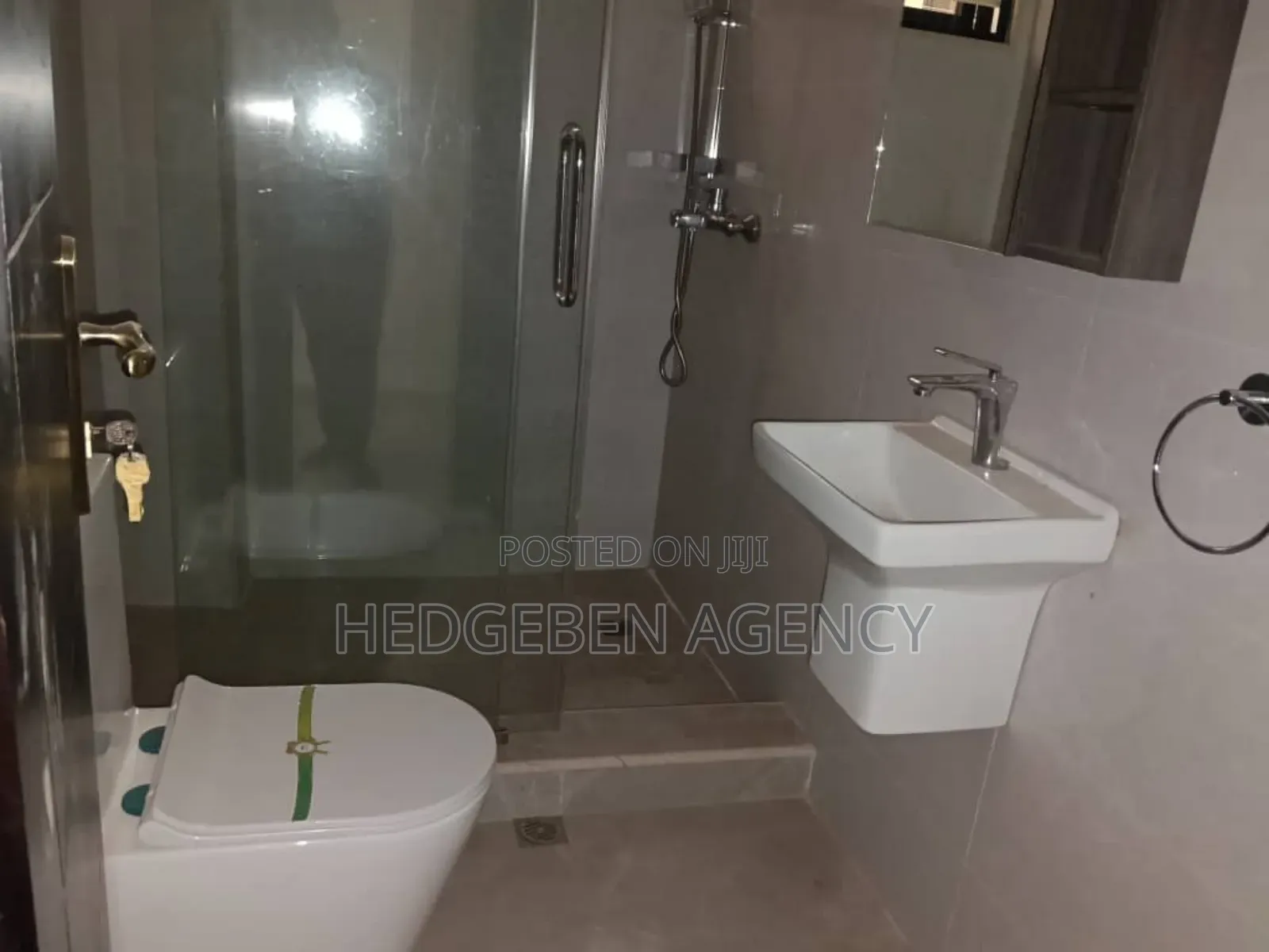4bdrm Duplex in Oyarifa for sale