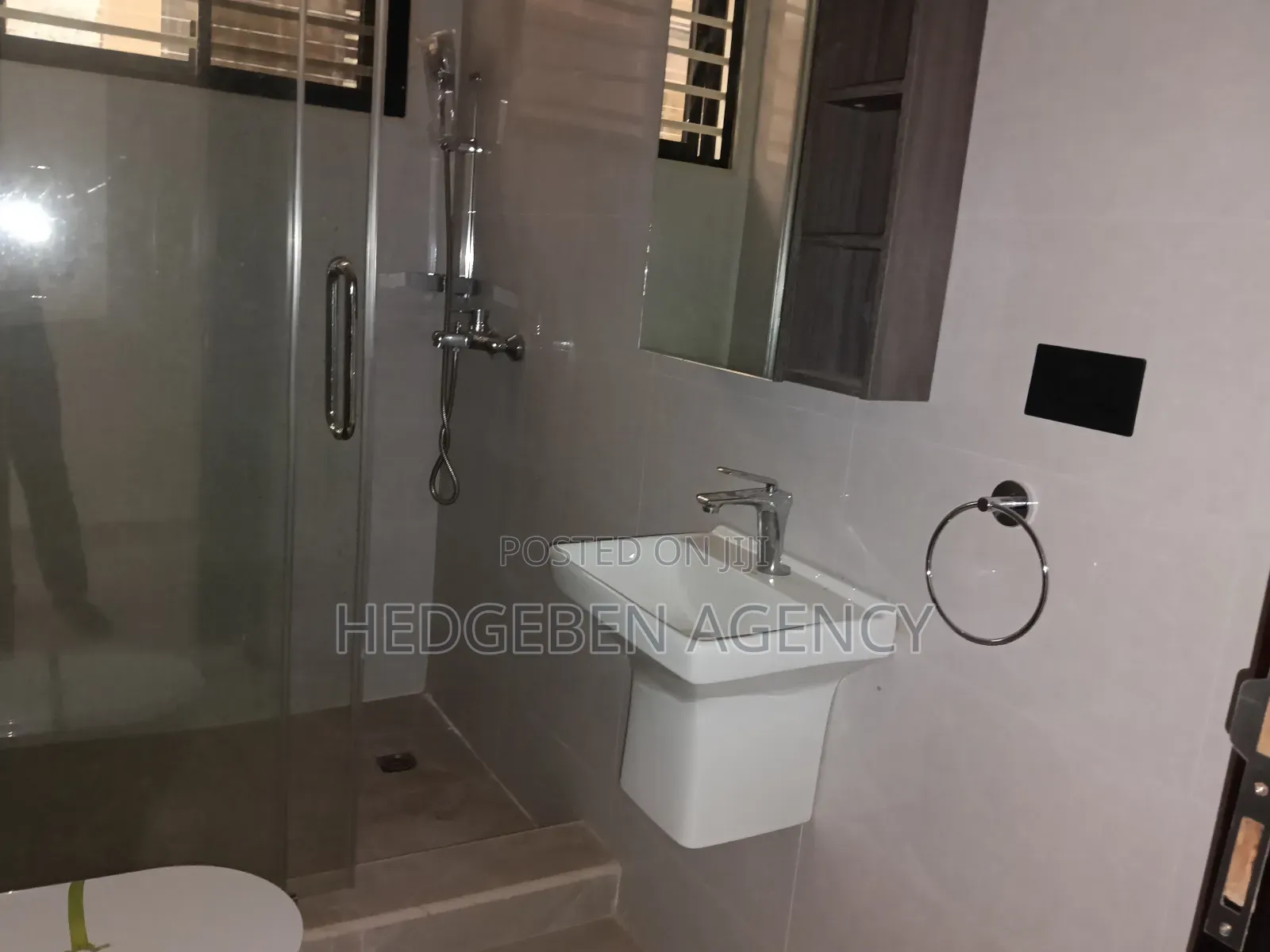 4bdrm Duplex in Oyarifa for sale