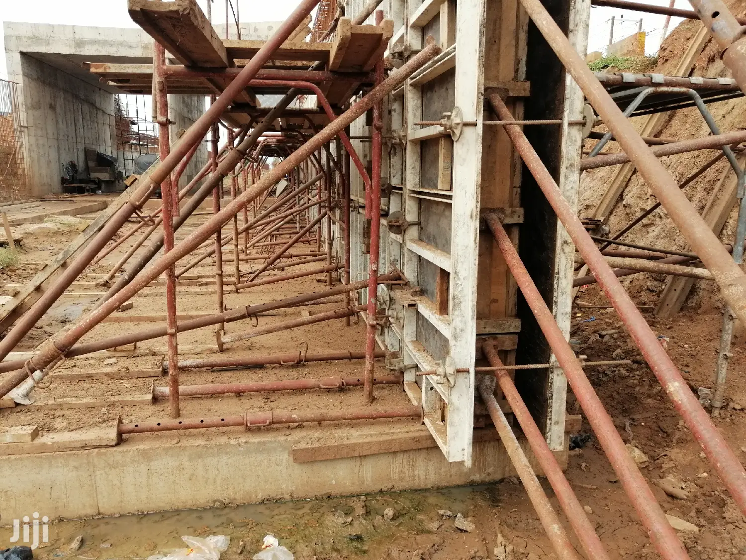 Retaining Wall/Decking/Pillar/Gutter/Rods/Scaffolds/Slabs