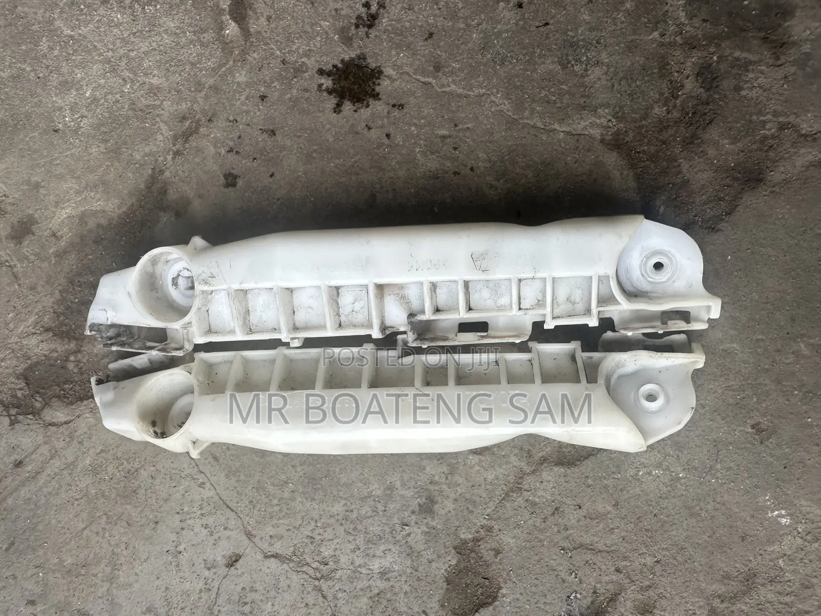 Toyota Vitz 2010 Bumper Locker