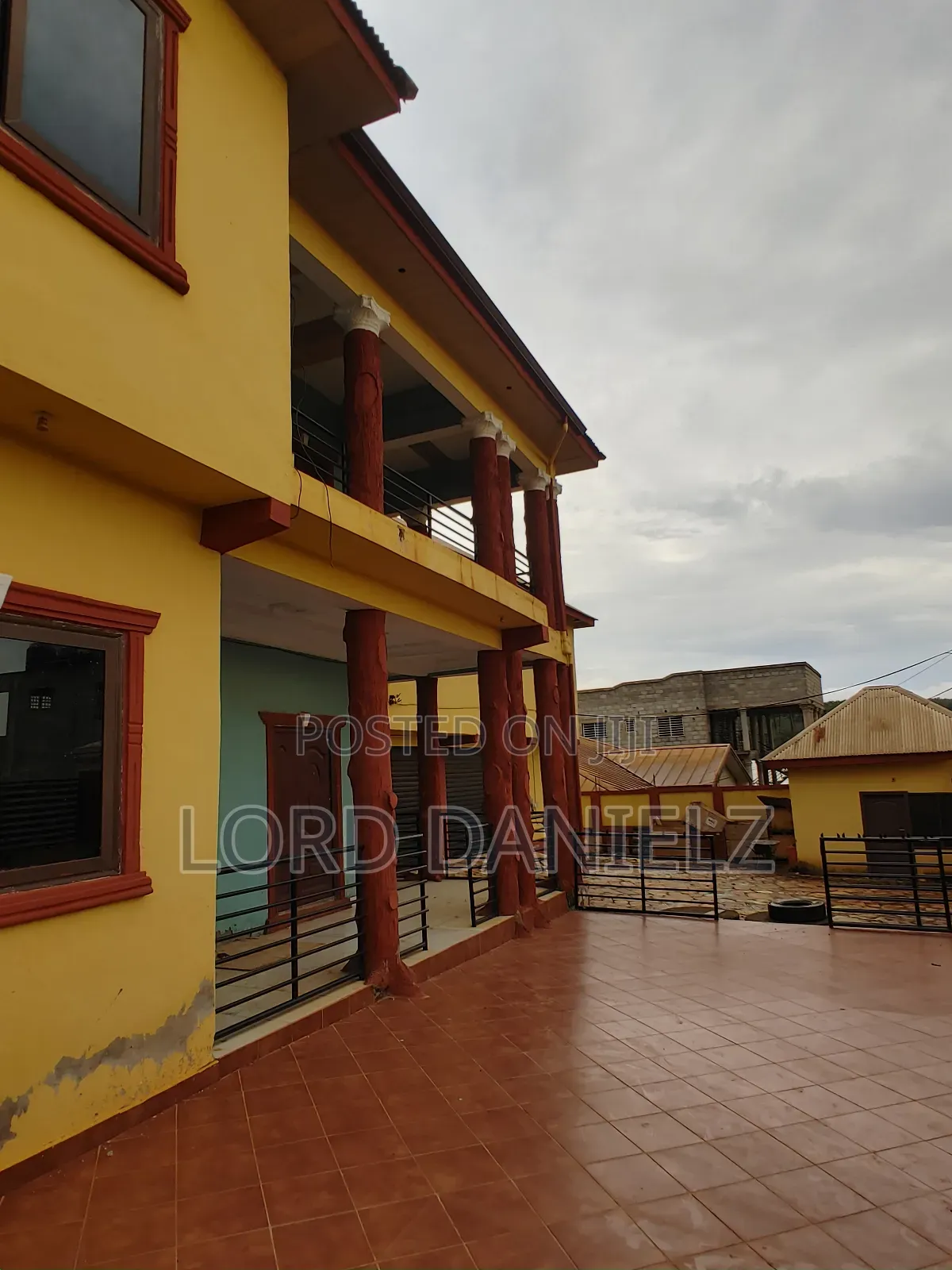 8bdrm House in Kotwi, Kumasi Metropolitan for rent