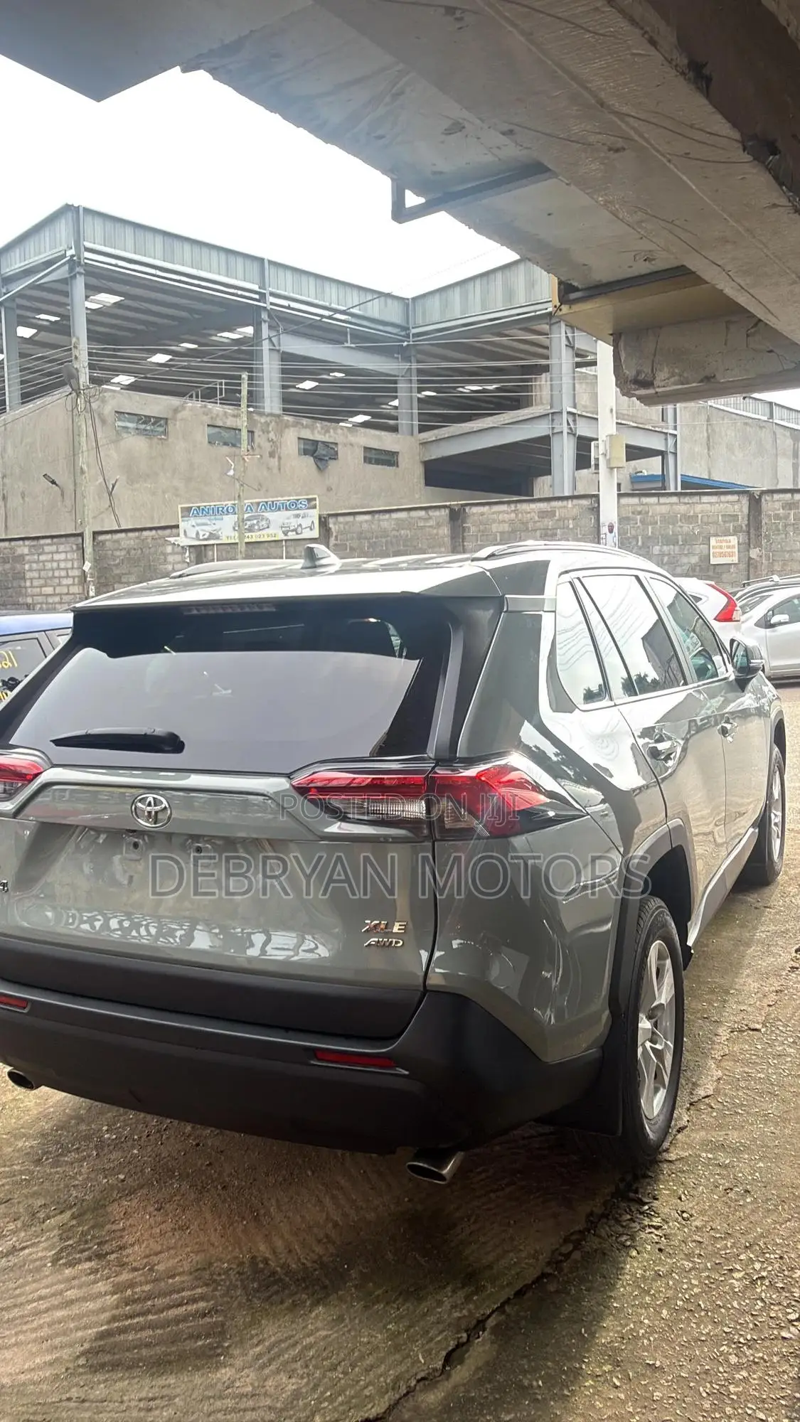 Toyota RAV4 XLE 2021 Gray
