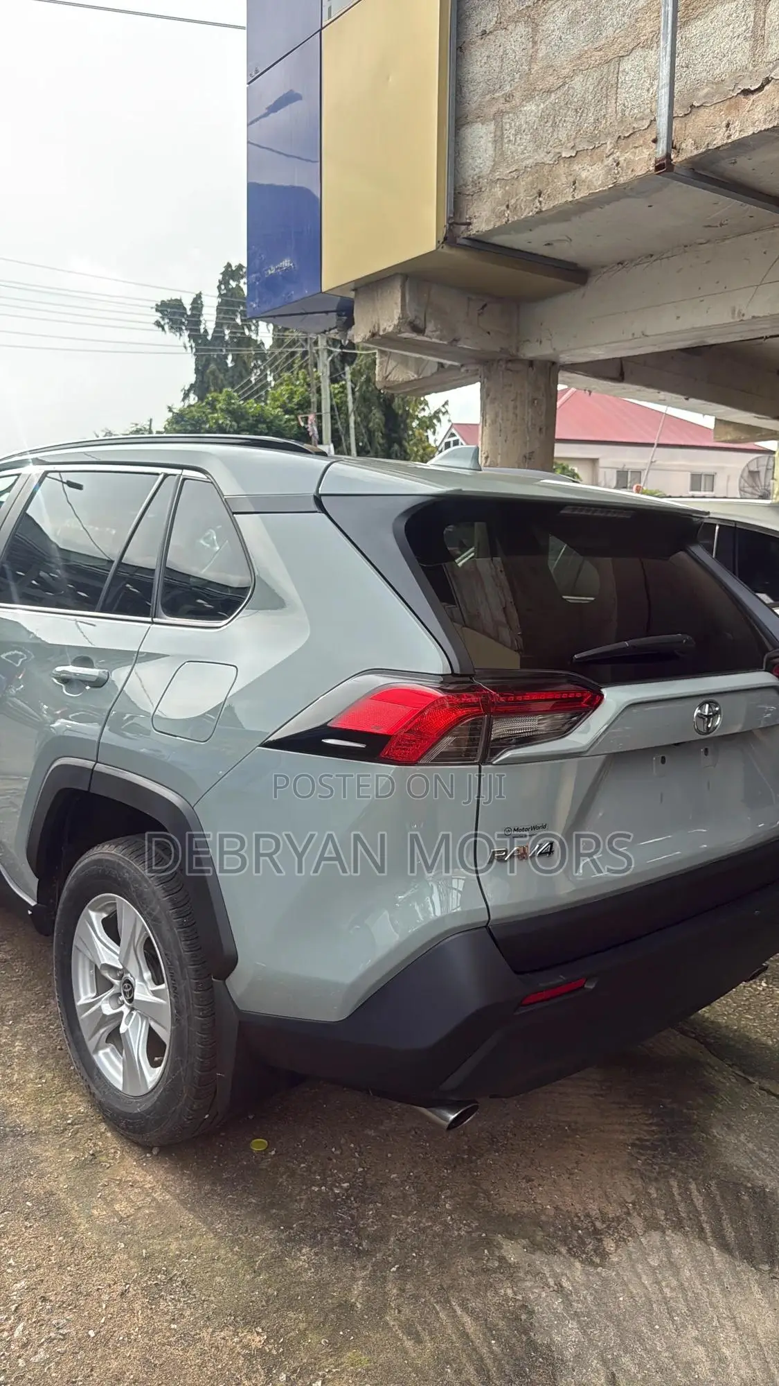 Toyota RAV4 XLE 2021 Gray
