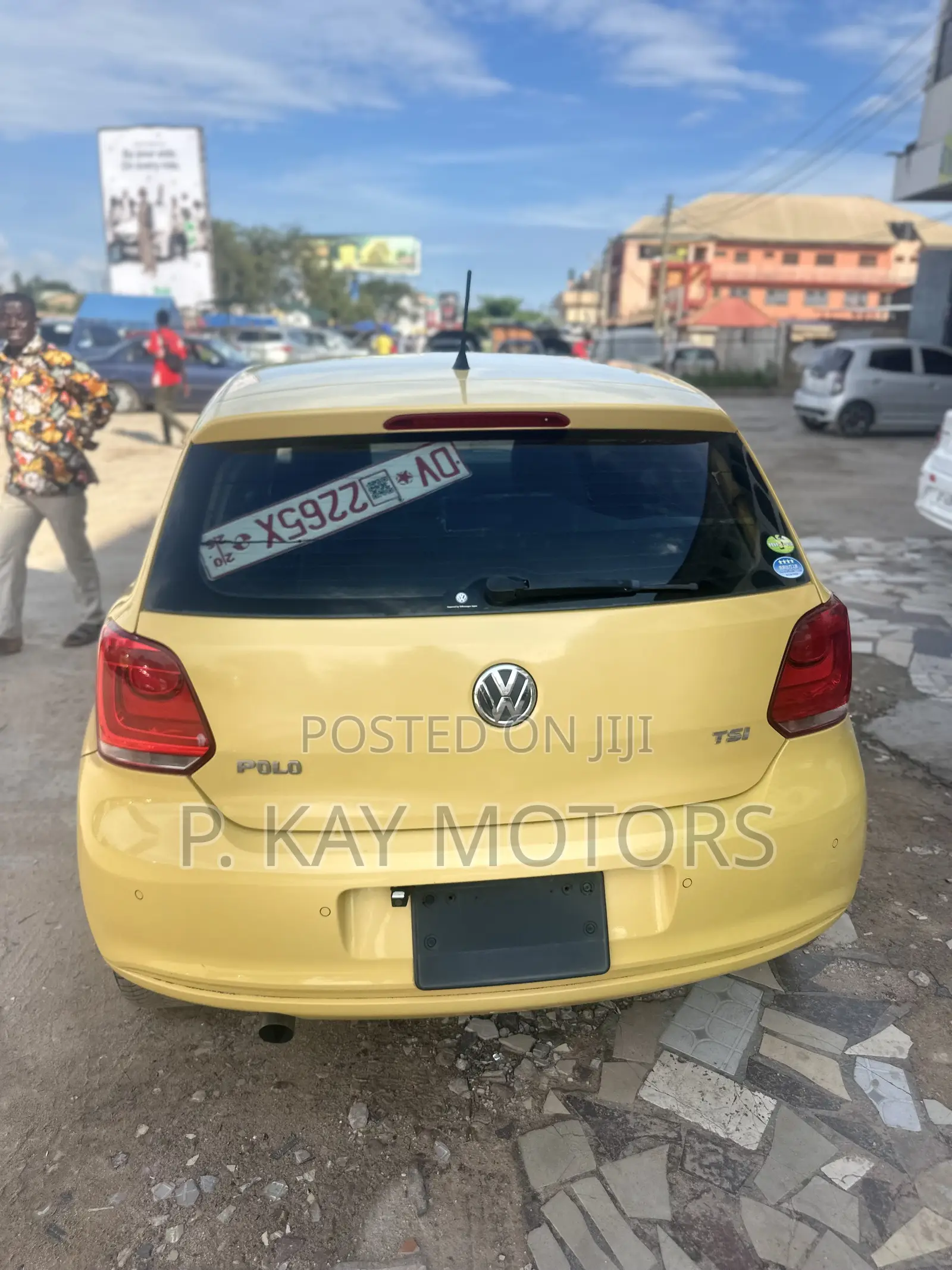 Volkswagen Polo 2013 Yellow