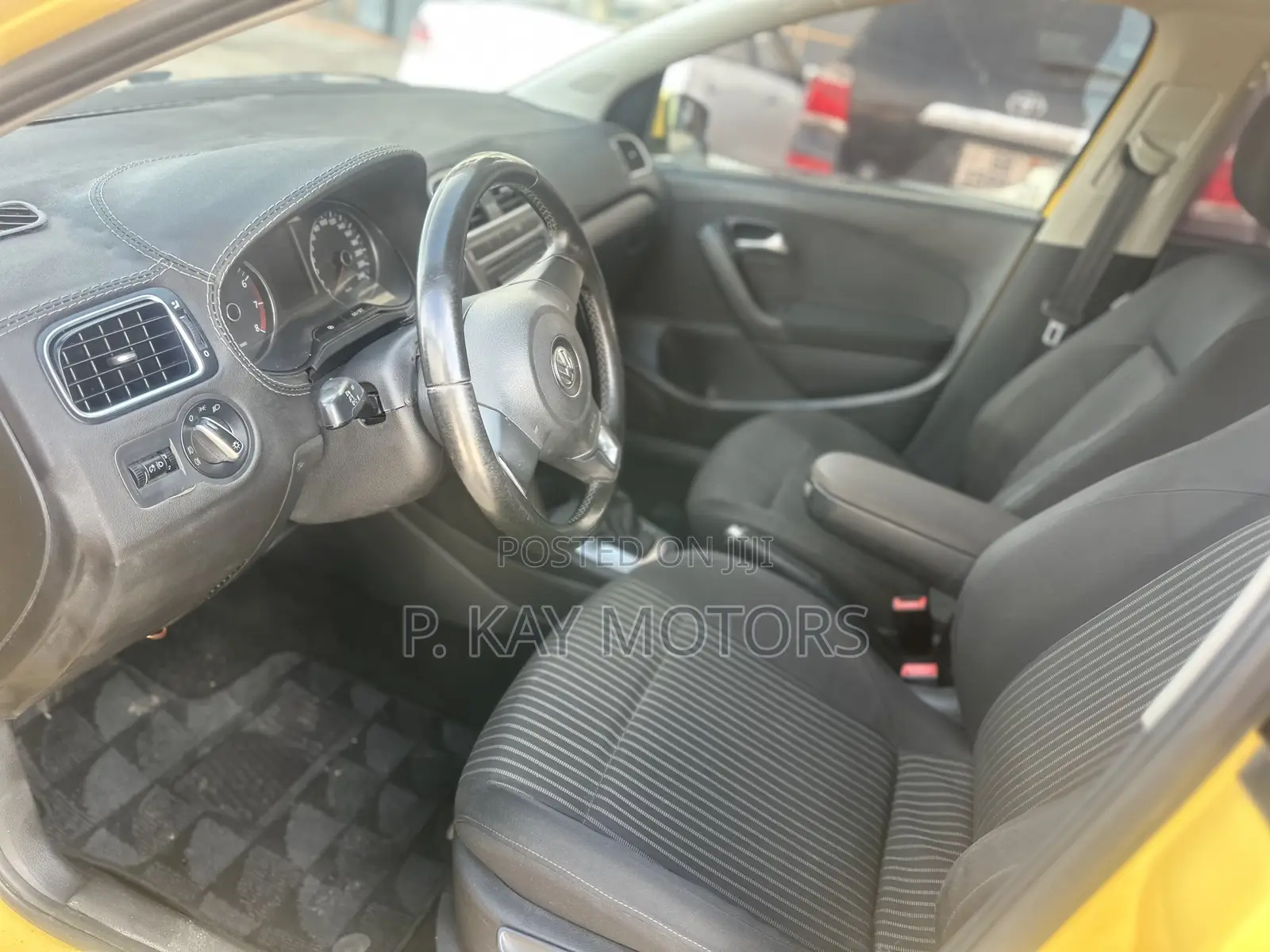 Volkswagen Polo 2013 Yellow