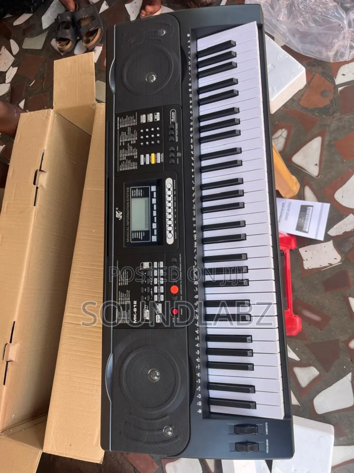 Meike Mk-812 Professional Electronic Keyboard.