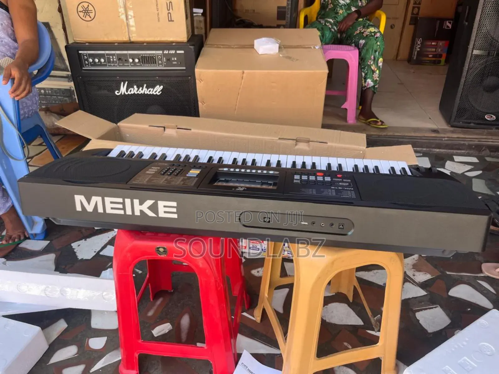 Meike Mk-812 Professional Electronic Keyboard.