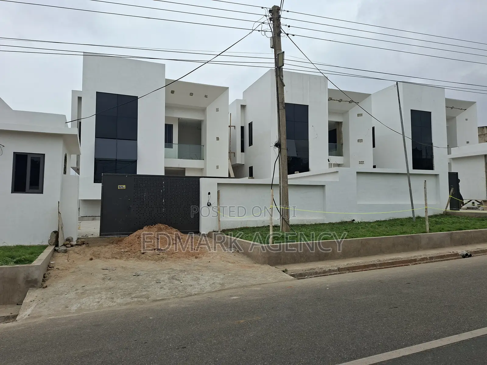 4bdrm House in Abenlenkpe, Lincoln School Area for sale