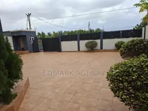 5bdrm House in East Airport, Accra Metropolitan for sale
