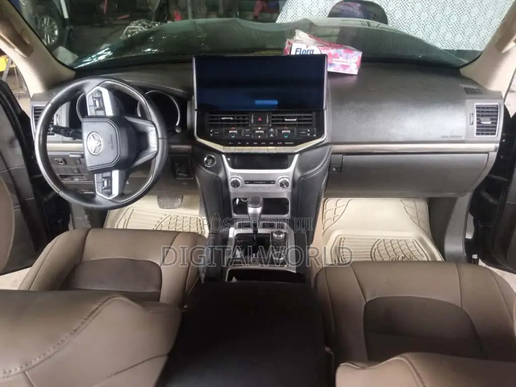 Toyota Land Cruiser 5.7 V8 2012 Black