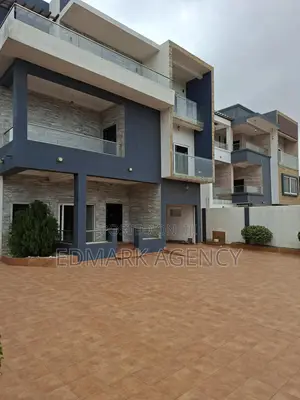 5bdrm House in East Airport, Accra Metropolitan for sale