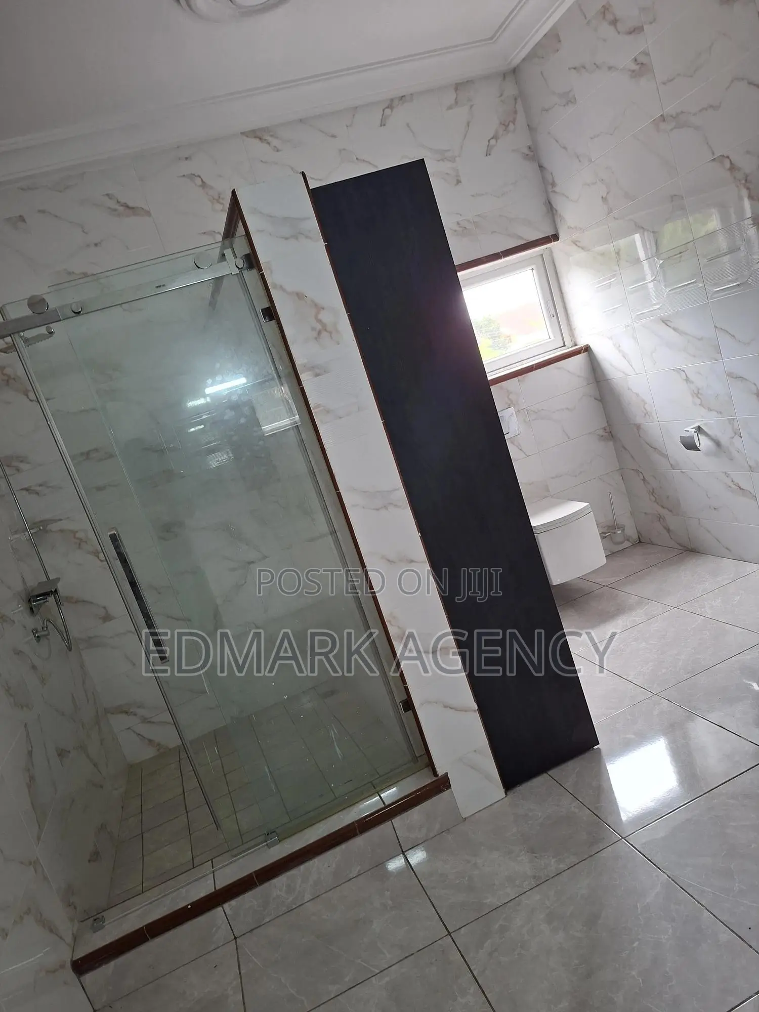 5bdrm House in East Airport, Accra Metropolitan for sale
