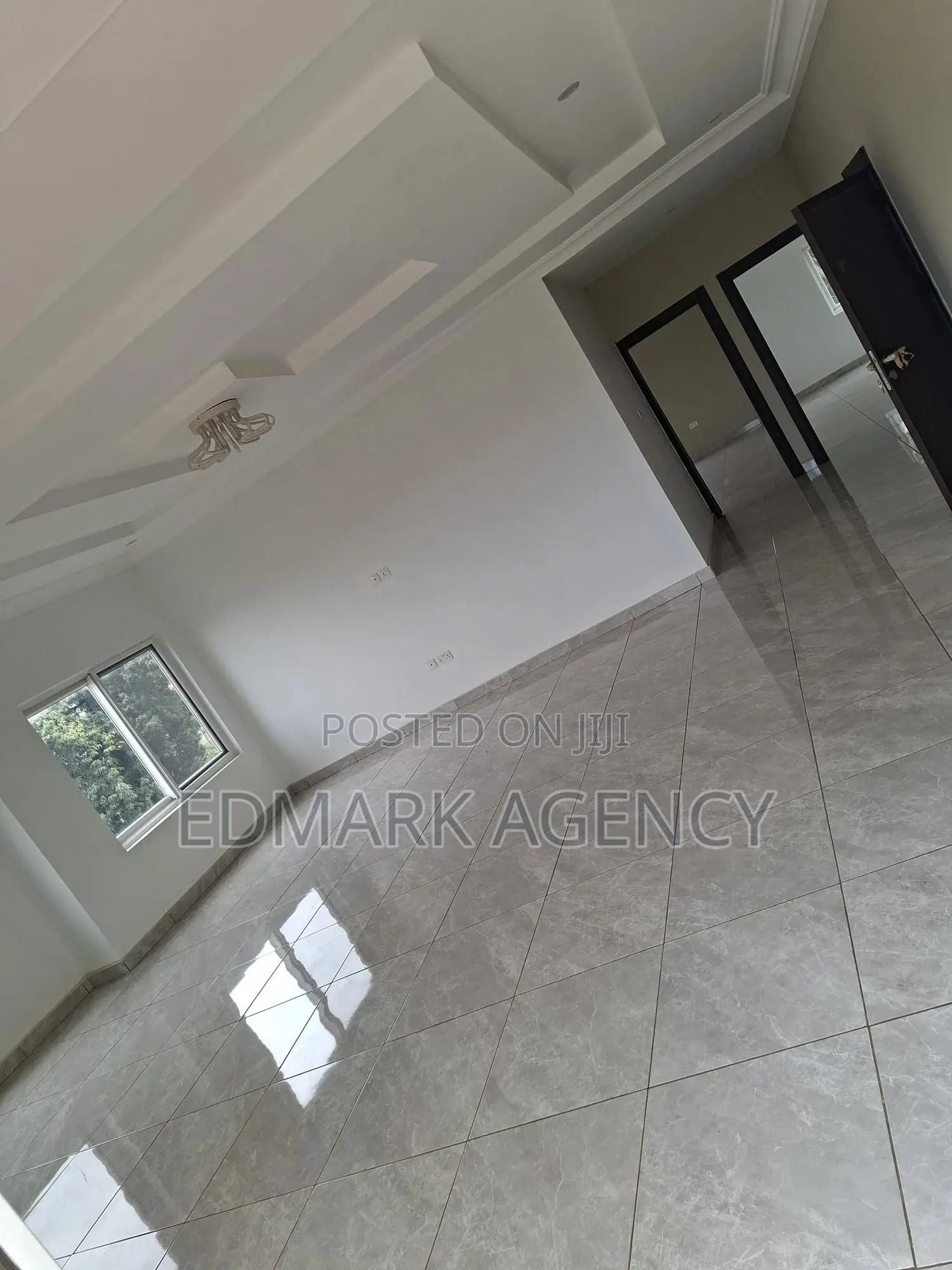 5bdrm House in East Airport, Accra Metropolitan for sale