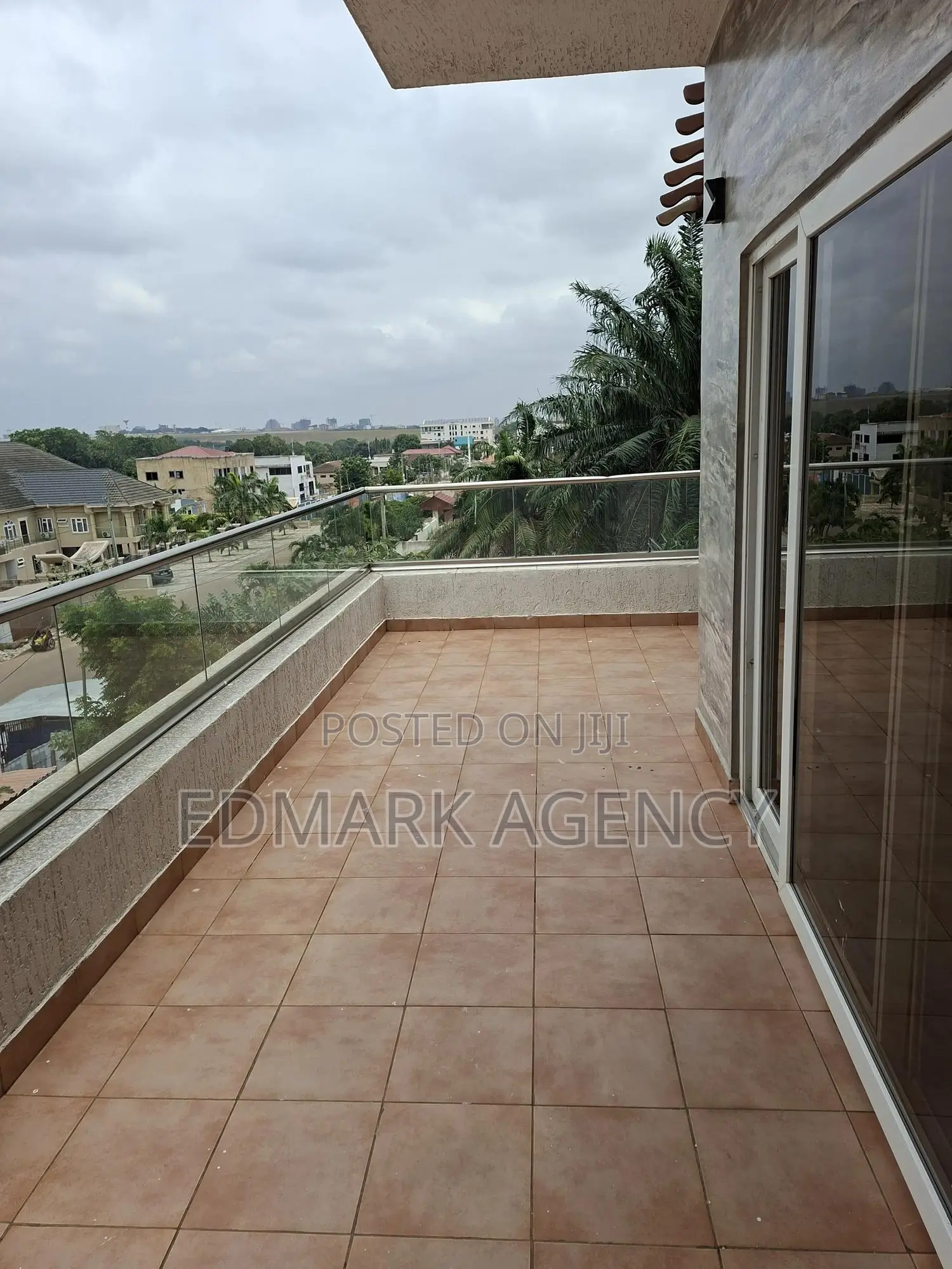 5bdrm House in East Airport, Accra Metropolitan for sale